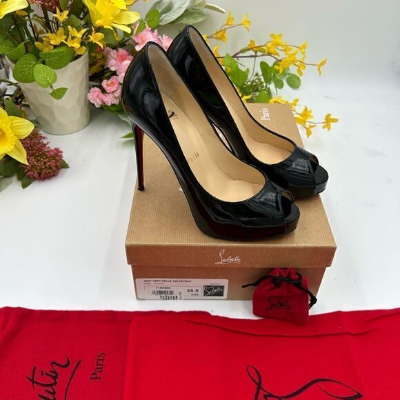 SOLD!!! Christian Louboutin new very Prive patent pumps size 35.5 made in Italy. - Picture 10 of 10